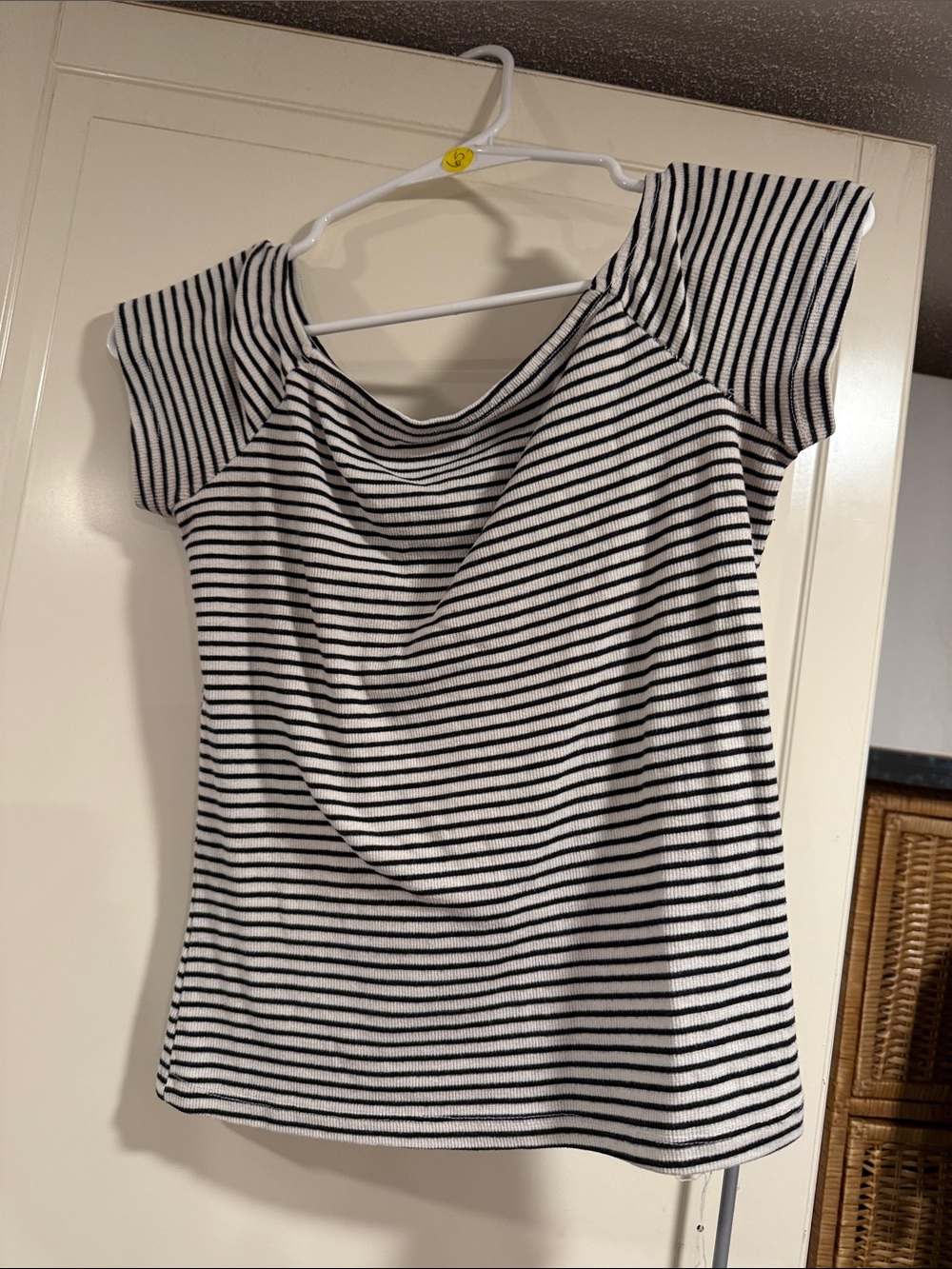 Polly & Esther cropped off the shoulder top size medium 7:23